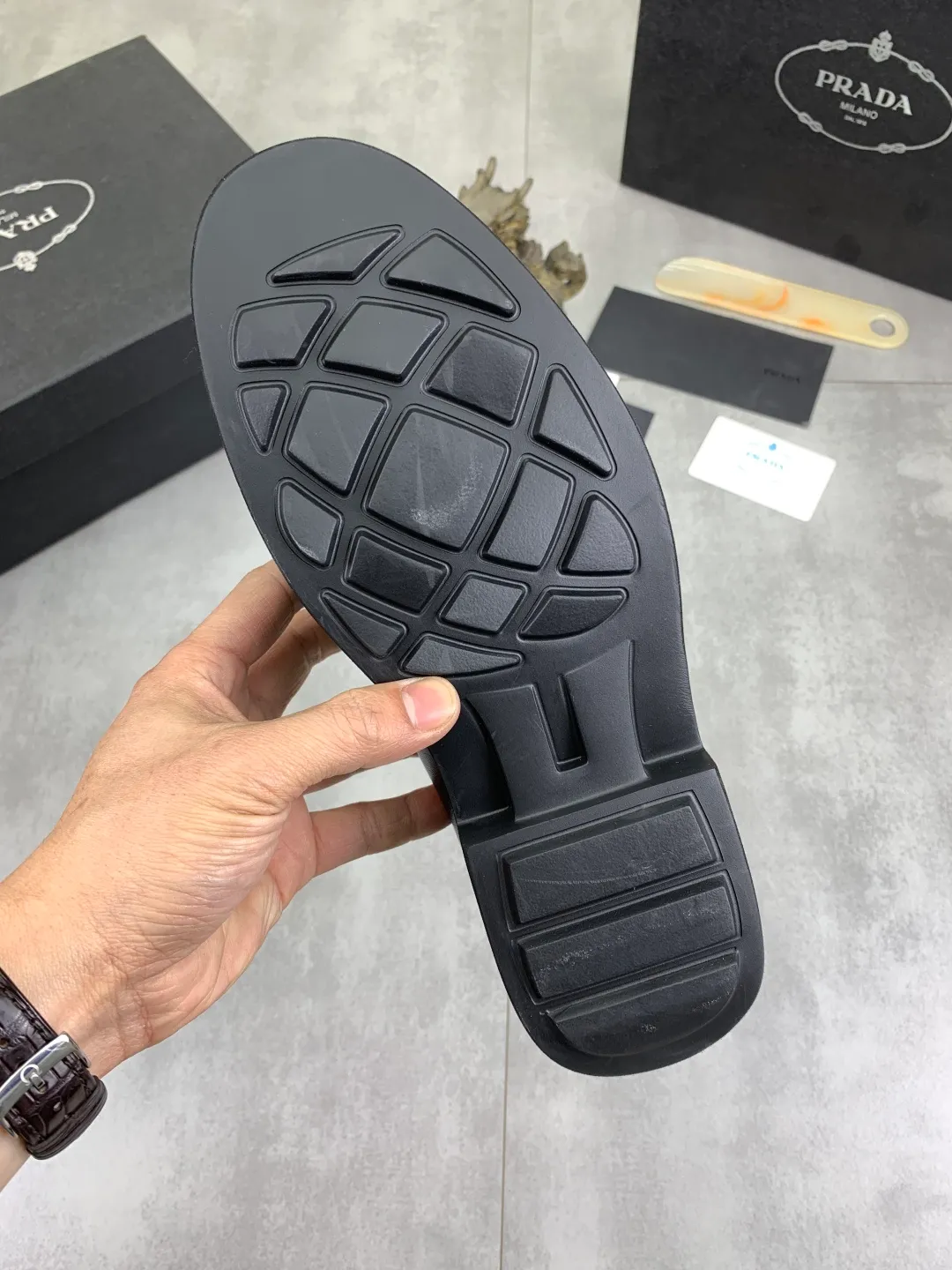 Men's shoes 💰P480 new style 💰 💎💎💎 water-dyed cow lining original order quality PRADA —🆘.Prada original purchase agent, high-end business leather shoes, fabric: imported from Italy cowhide material ➕ water-dyed cow lining/cowhide lining ➕ special original outsole, fine workmanship, real thing ^_^ Photographed 🎬size: 39-44